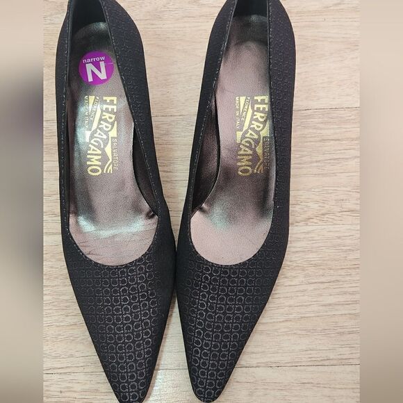 Salvatore Ferragamo Pumps in Black Size 8.5 - Picture 6 of 13
